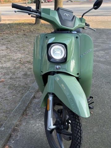 k.A. Bis zu 100 KM Reichweite bei zwei Akkus