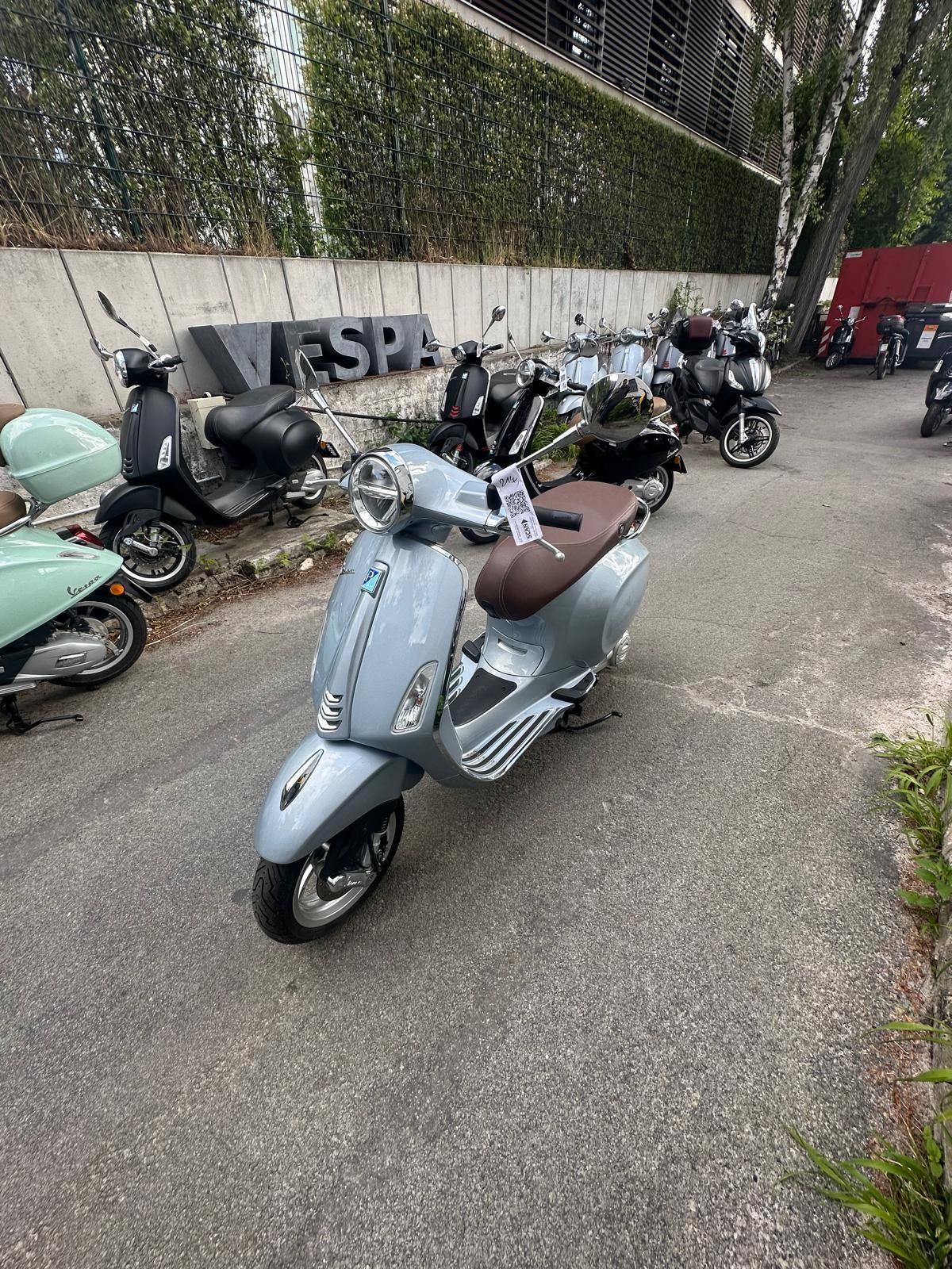 Vespa Primavera 50 LED USB LM