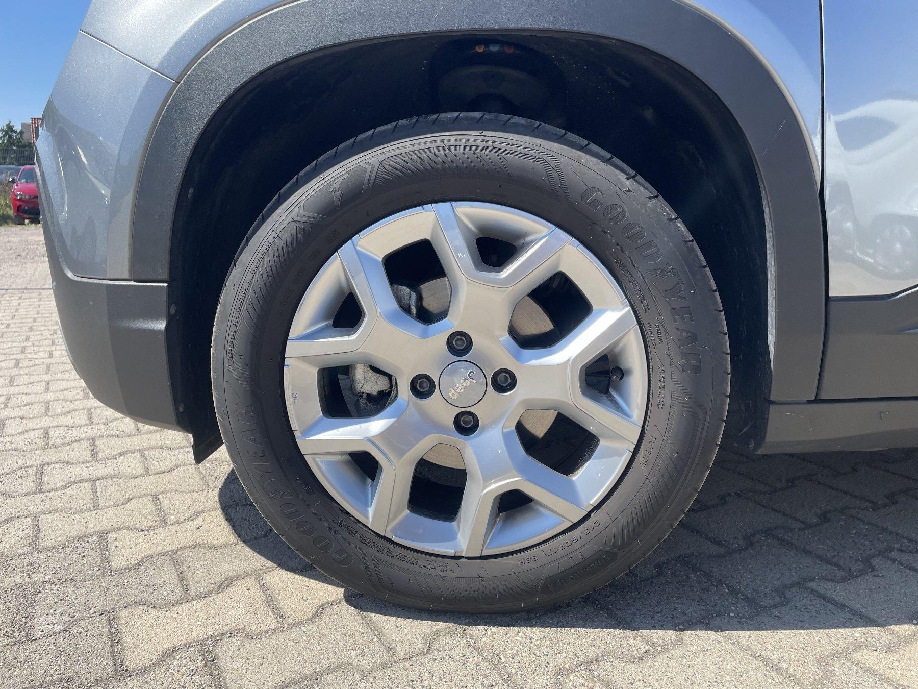 Fahrzeug-Bild 16