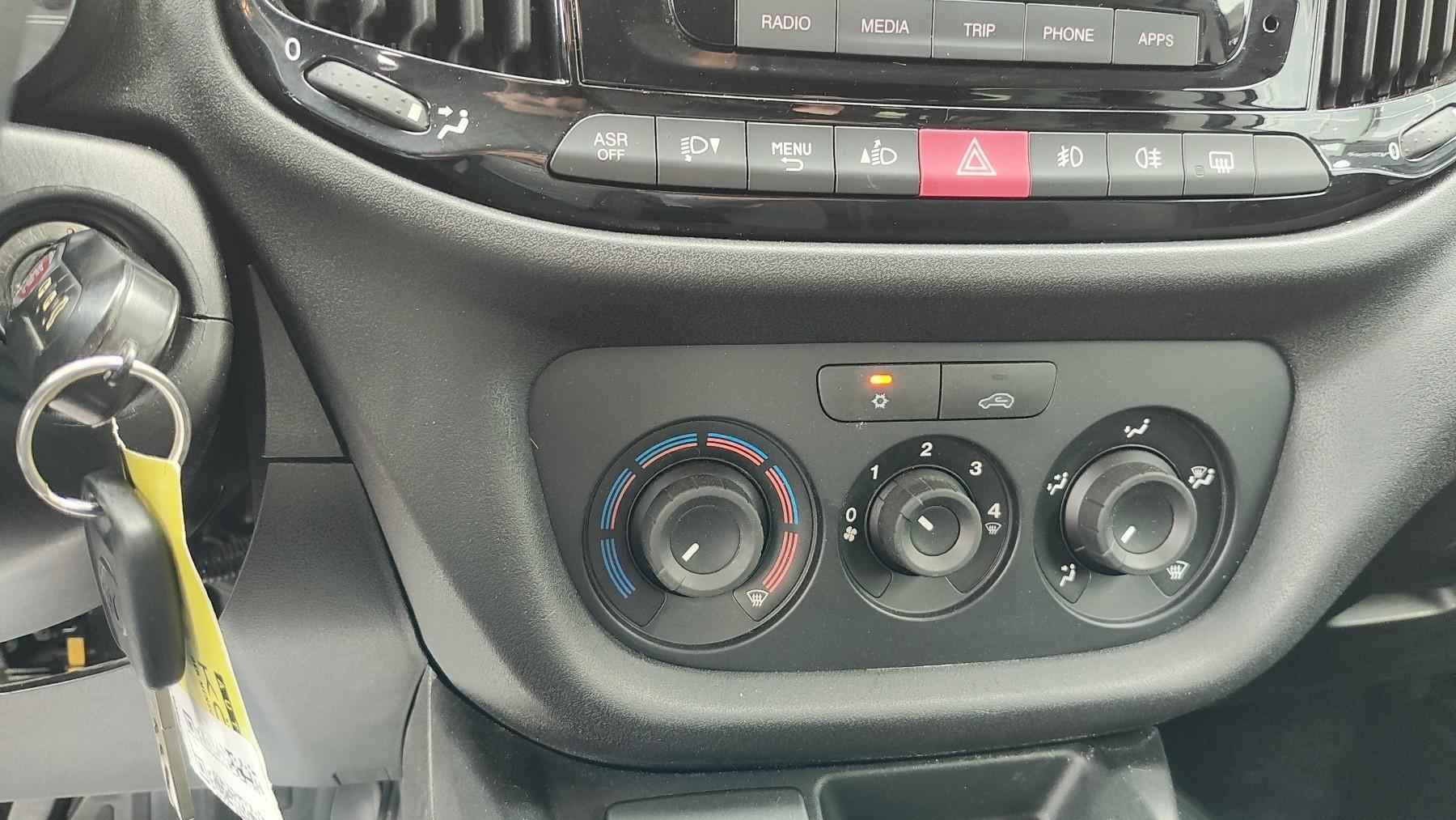 Fahrzeug-Bild 13