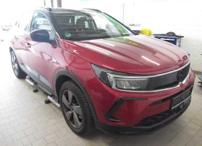 Opel Grandland X 1.2 GS Alcantara-Allwetterreifen