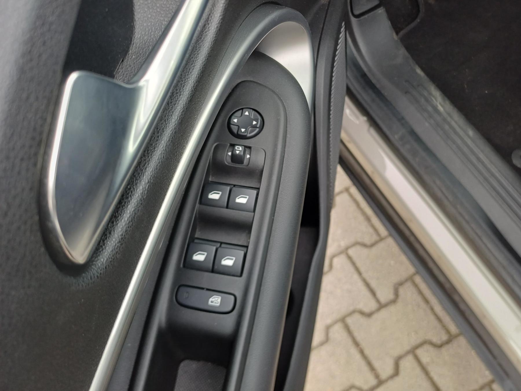 Fahrzeug-Bild 16