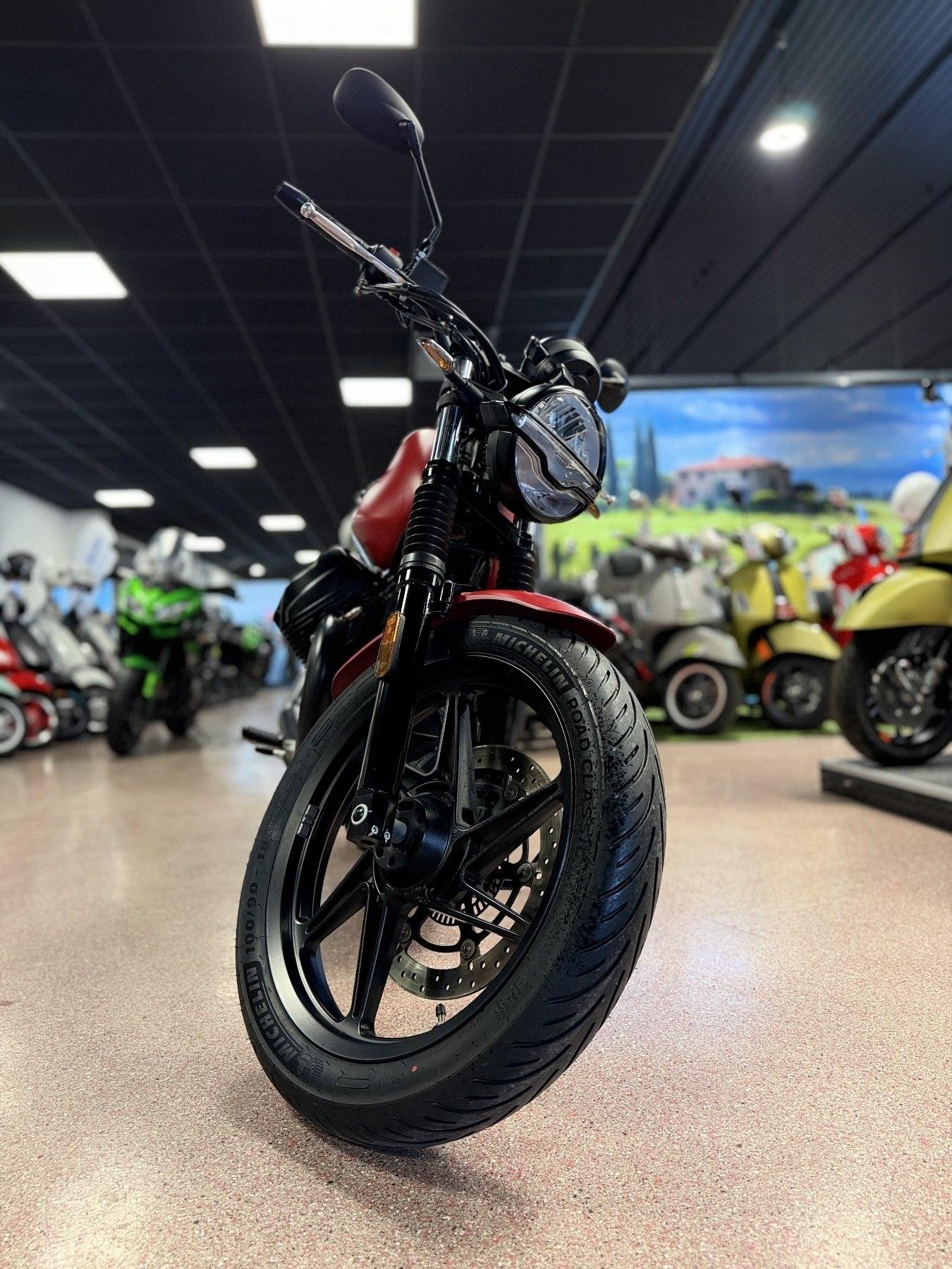 Moto Guzzi V7 IV STONE E5 RED ROVENTE