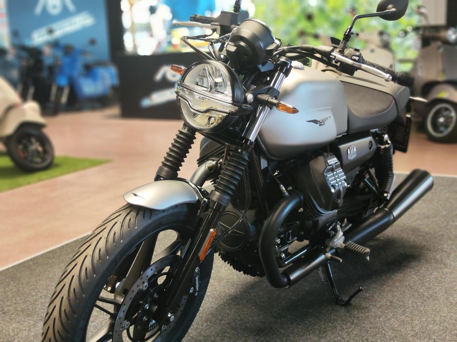 Moto Guzzi V7 IV STONE E5 GREY  