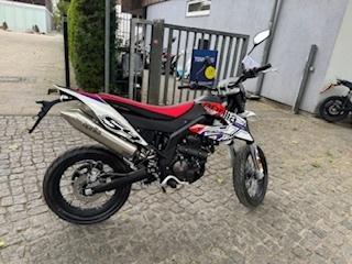 Aprilia SX 125 E5 WHITE WONDER  