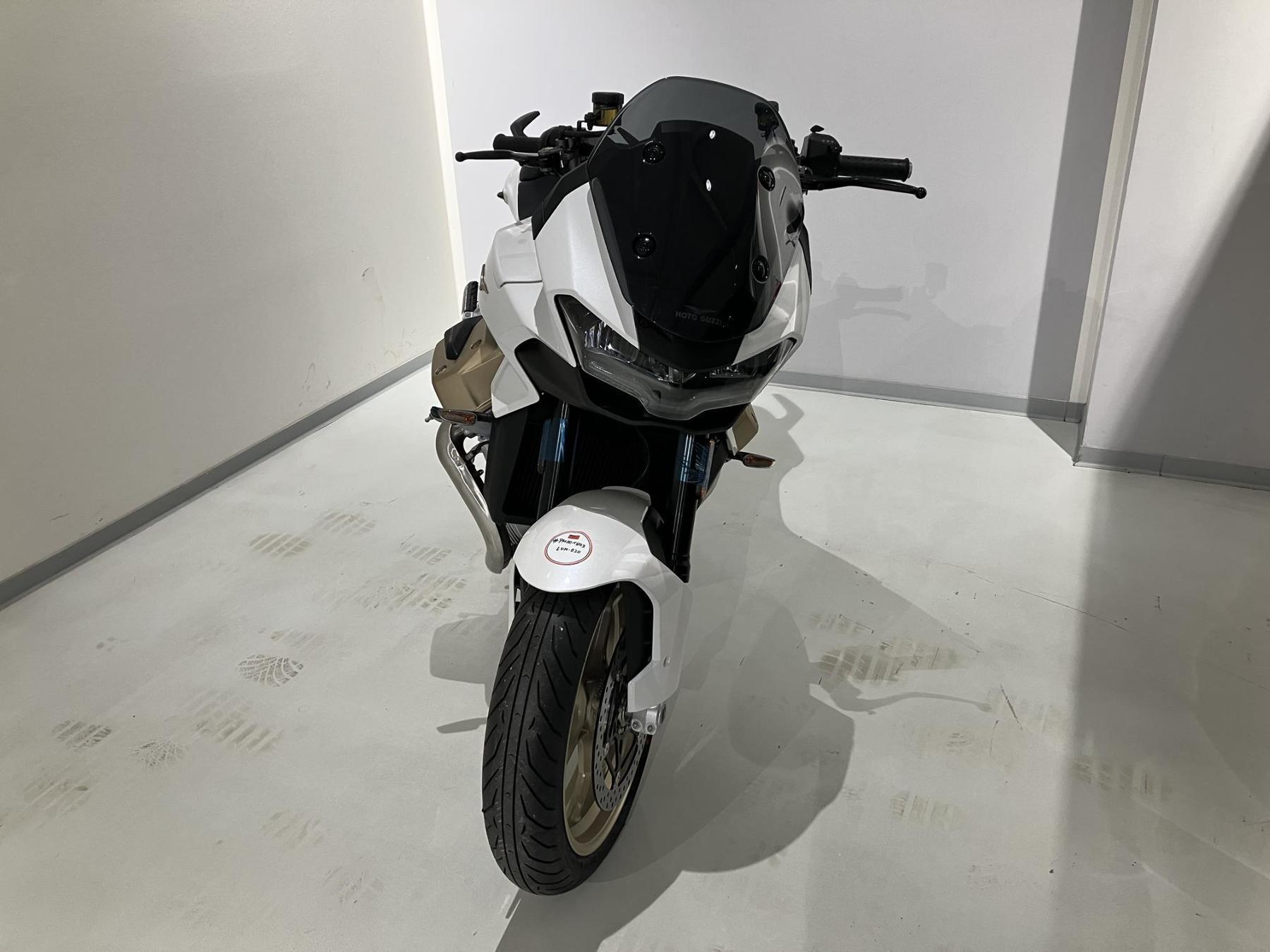 Moto Guzzi V100 MANDELLO E5 BIANCO POLARE