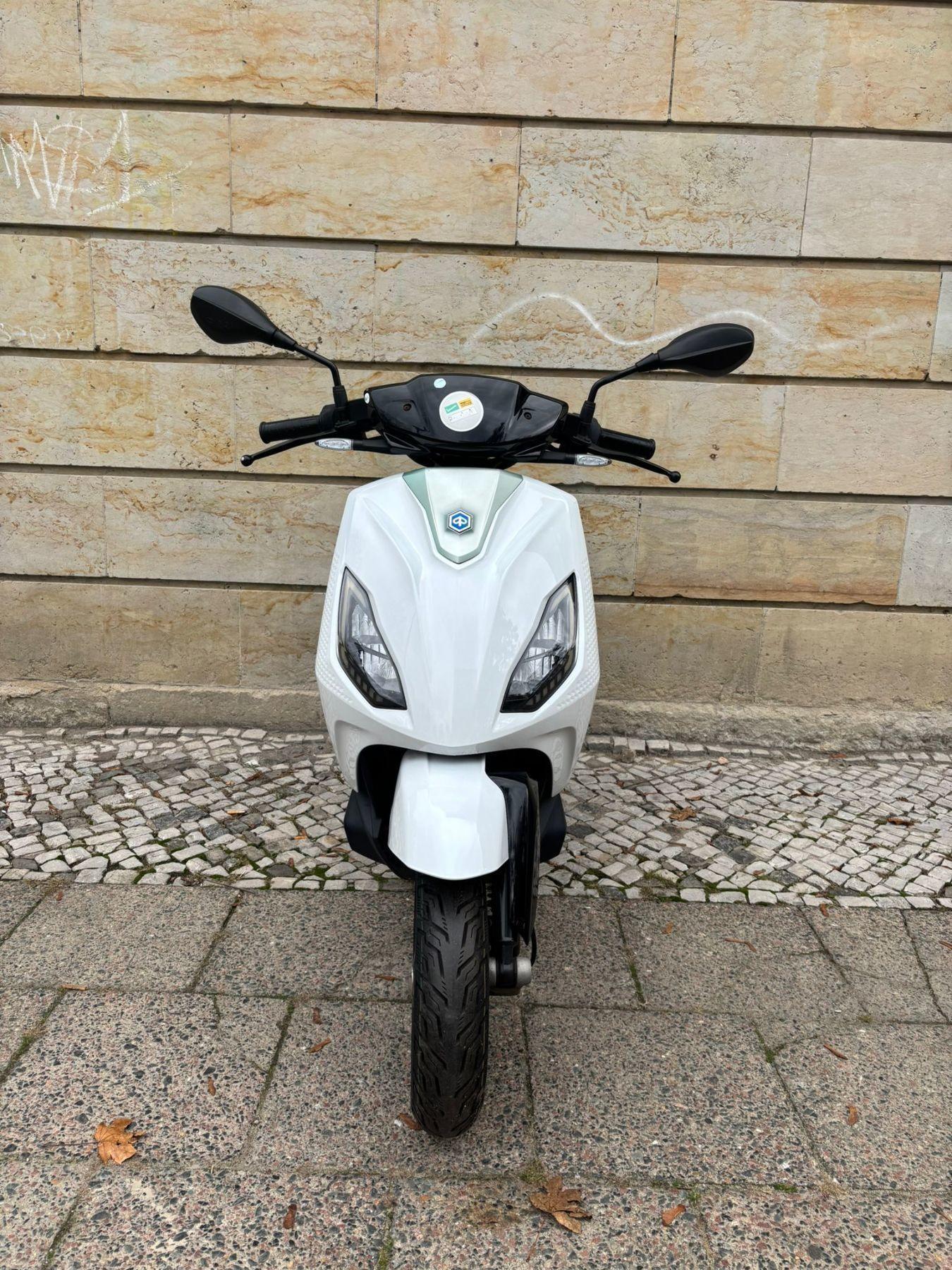 Piaggio 1+ bis zu 100 KMReichweite  
