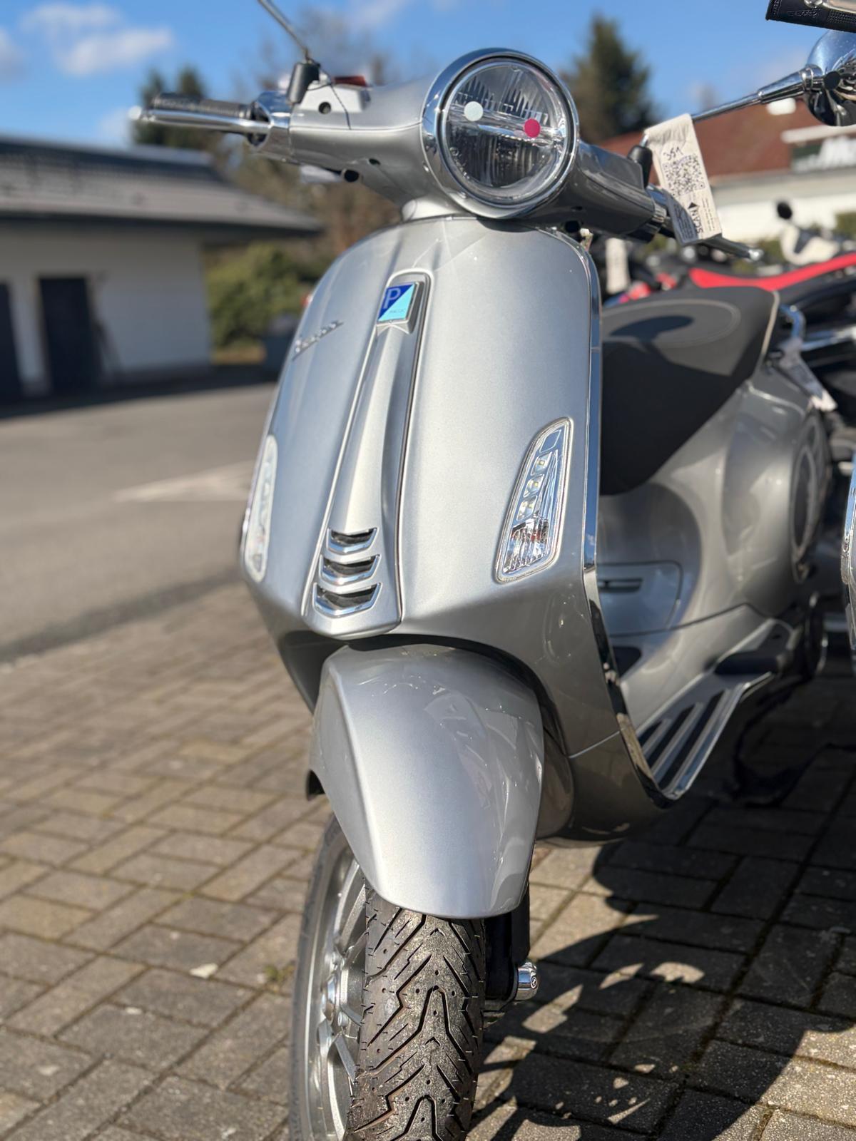 Vespa Elettrica 45 km/h bis zu 100 Km Reichweite