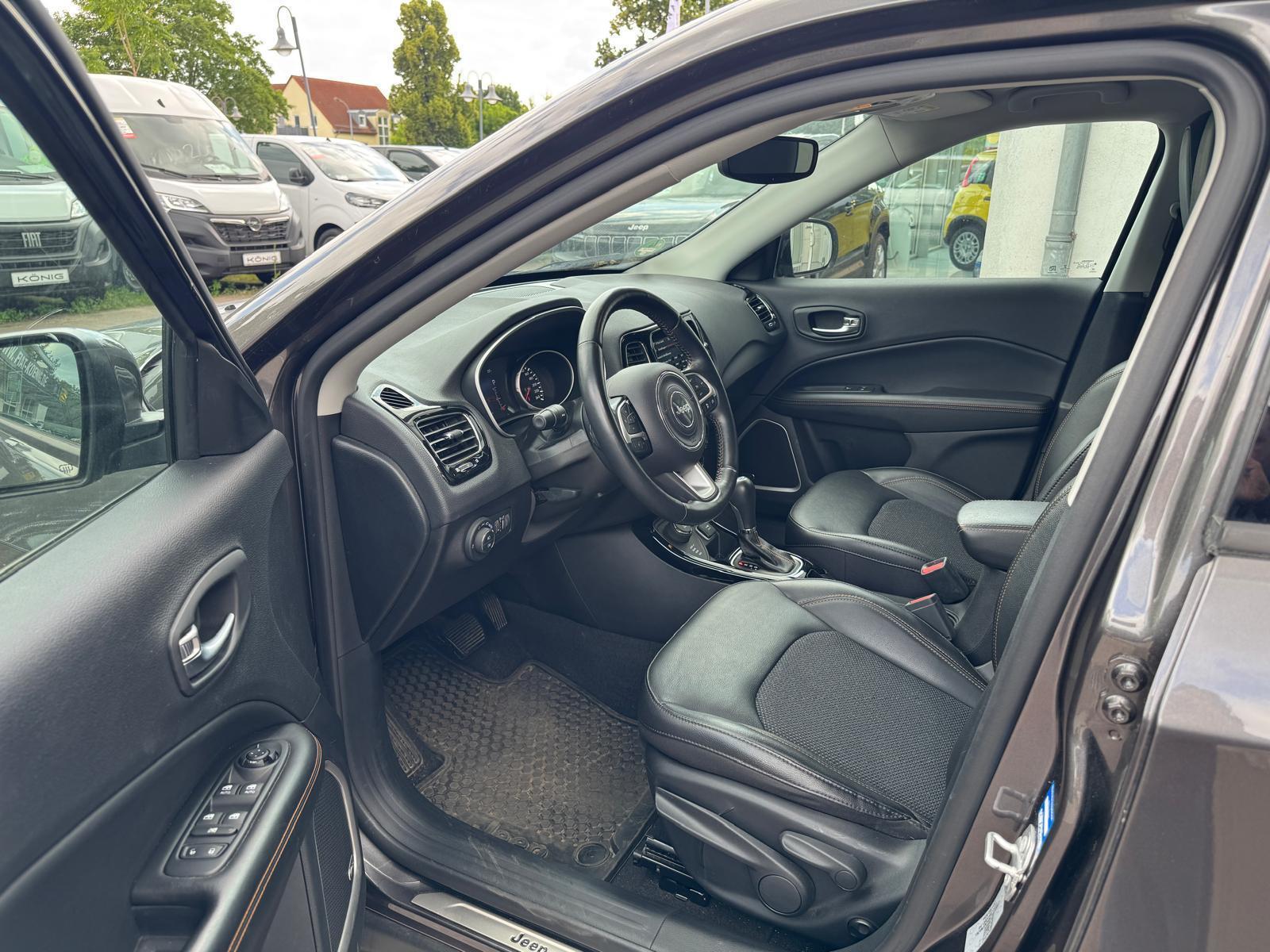 Fahrzeug-Bild 12