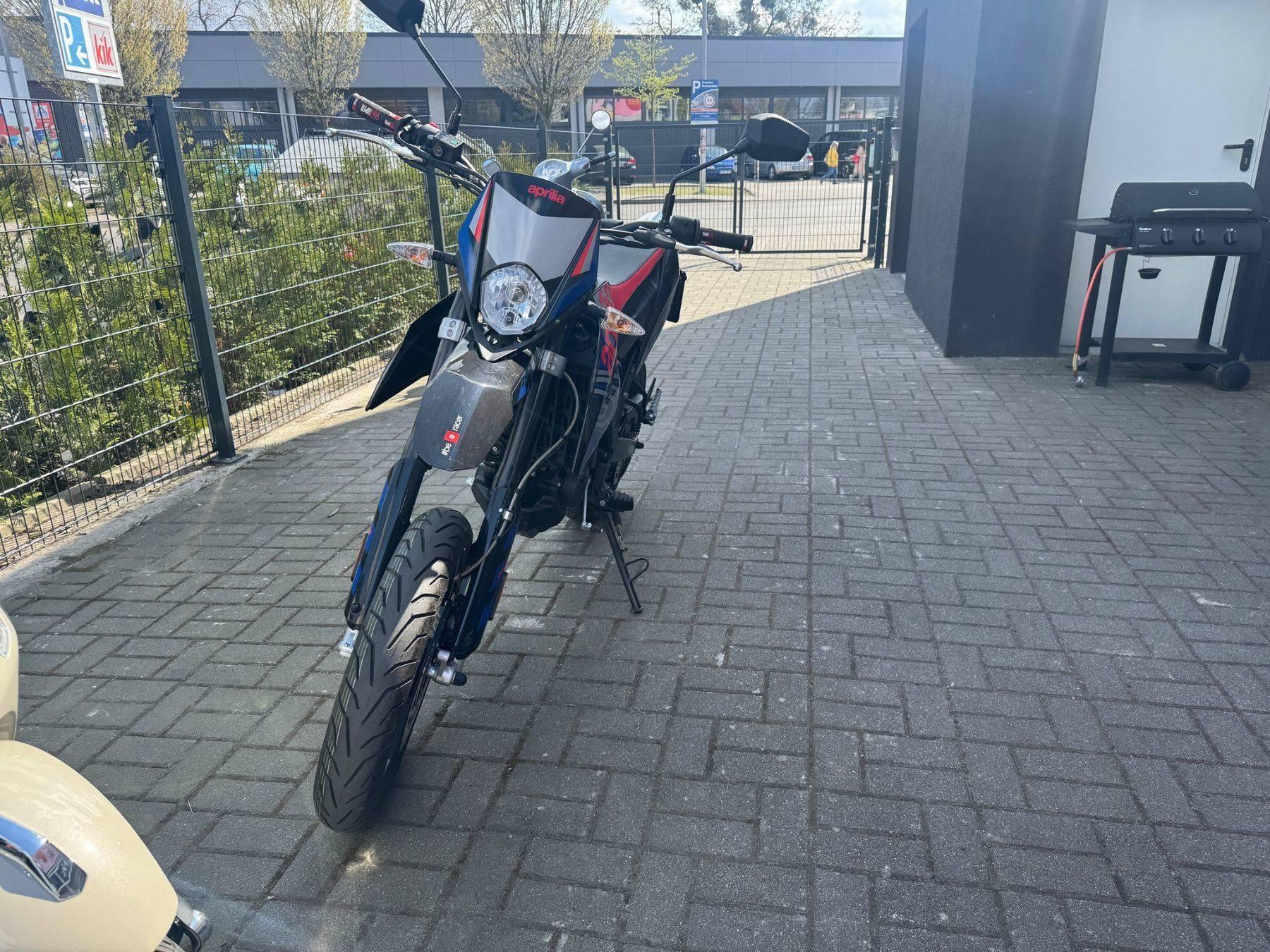 Aprilia SX 125 E5 SILVER ALIEN
