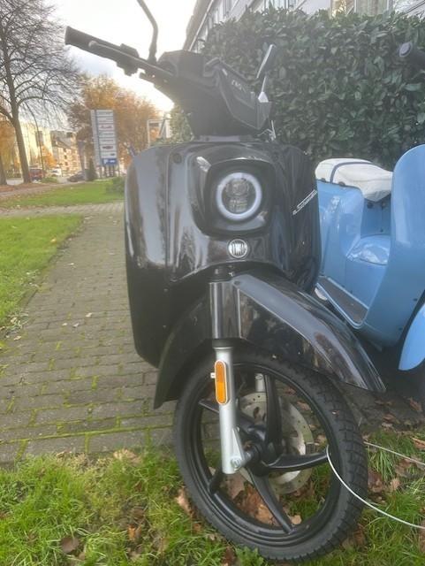 k.A. 50er, L1E, 2 Batterien, Schwarz, Sitz : Schwa