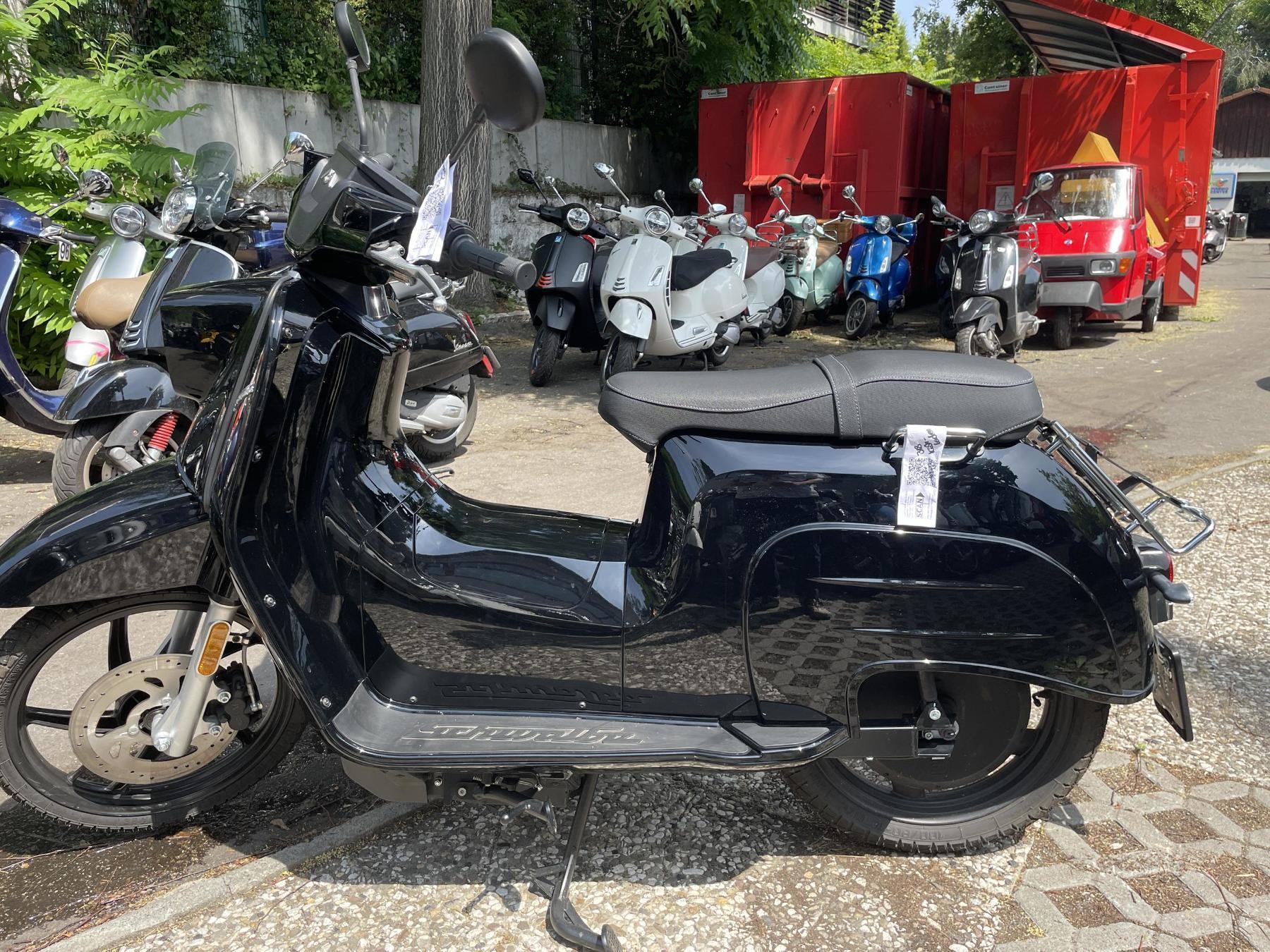 k.A. Bis zu 100 KM Reichweite bei zwei Akkus