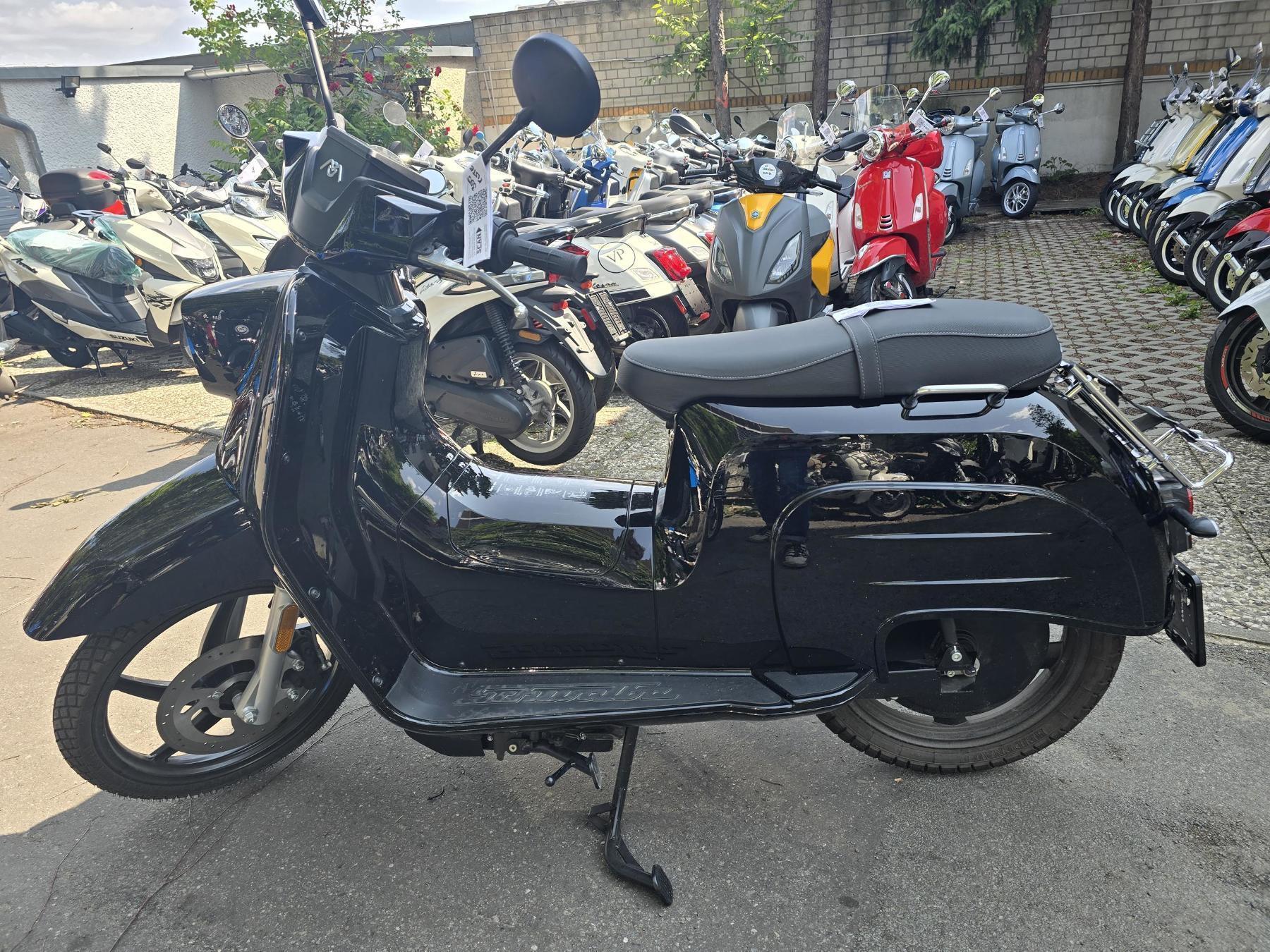 k.A. Bis zu 100 KM Reichweite bei zwei Akkus