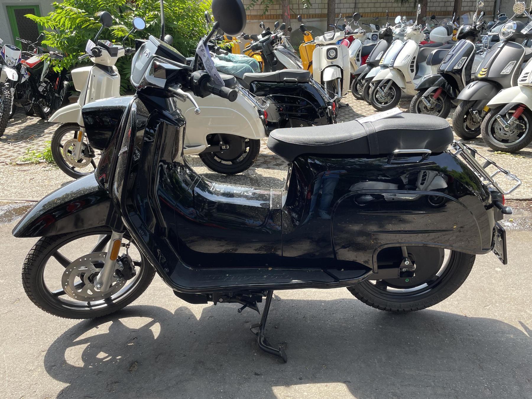 k.A. Bis zu 100 KM Reichweite bei zwei Akkus