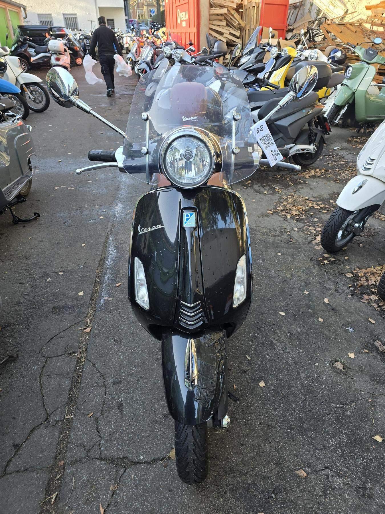 Vespa Primavera 50 4T mit Topcase