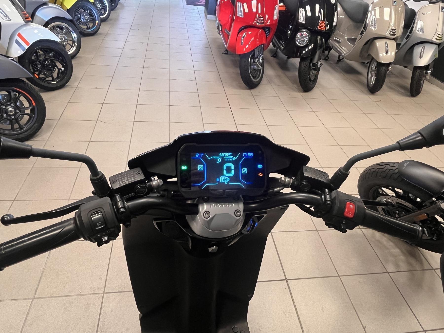 Fahrzeug-Bild 13