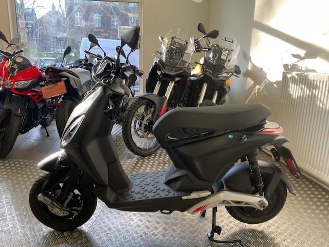 Piaggio 1 ACTIVE 60 km/h bis 100 Km Reichweite