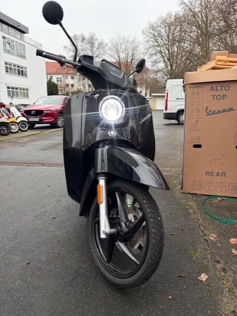 Govecs 50er 45 km/h Lithium-Akku tragbar Bis zu 100 KM Reichweite bei zwei Akkus