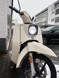 k.A. Bis zu 100 KM Reichweite bei zwei Akkus