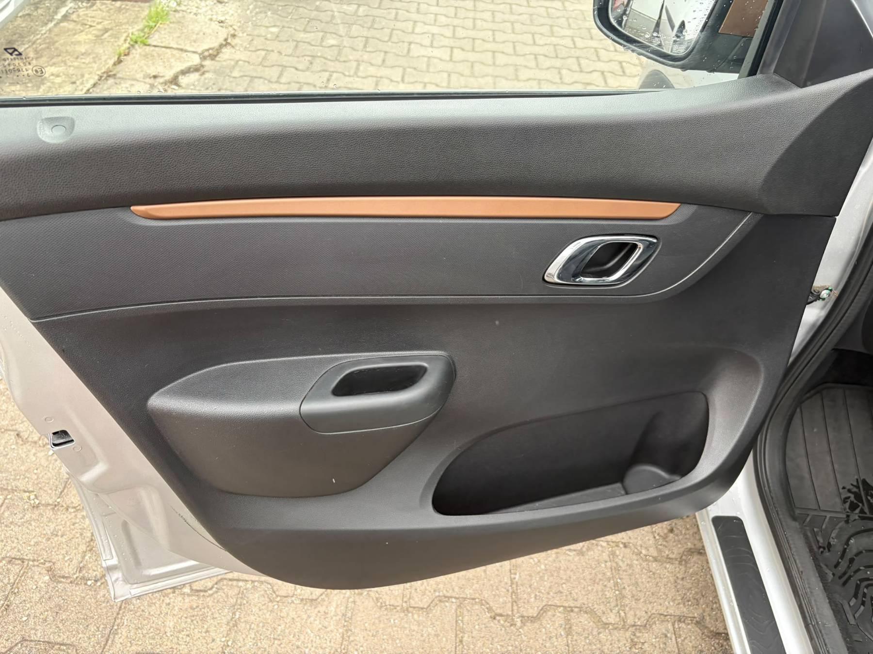 Fahrzeug-Bild 8