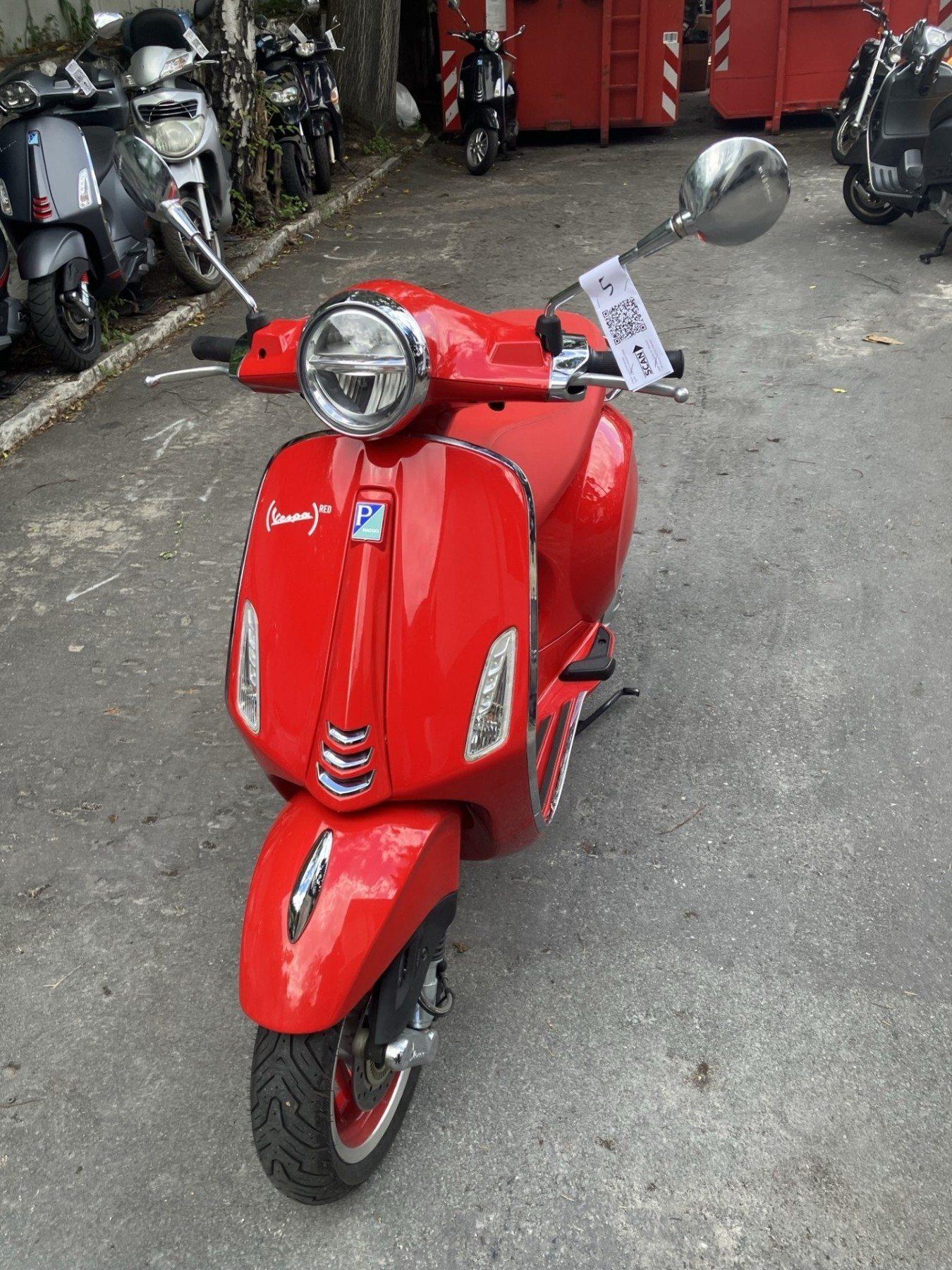 Vespa Primavera 125 red ABS LM LED