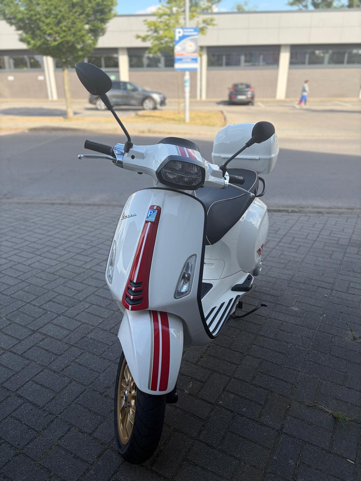 Vespa Sprint 50 Racing Sixties