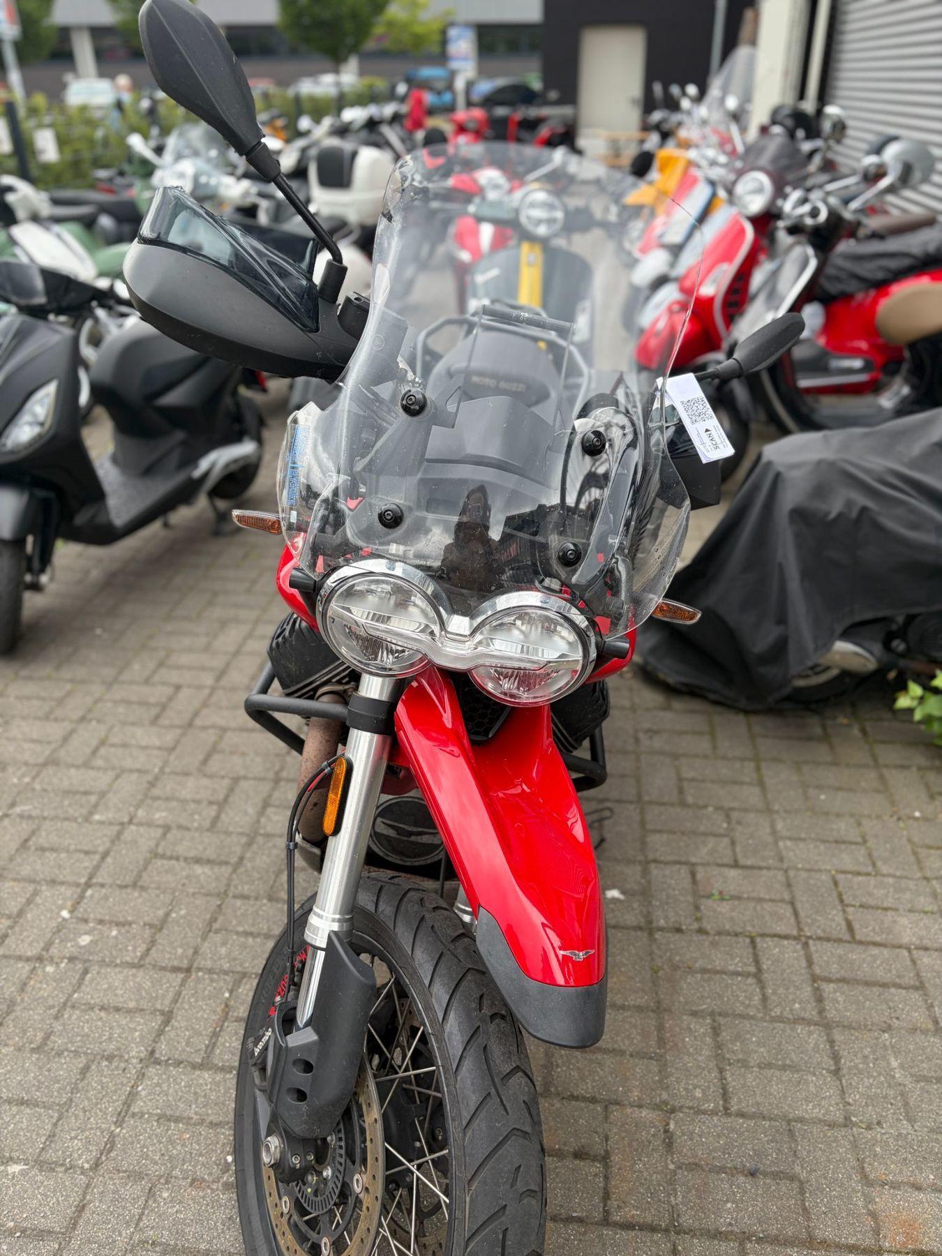 Moto Guzzi V85TT  