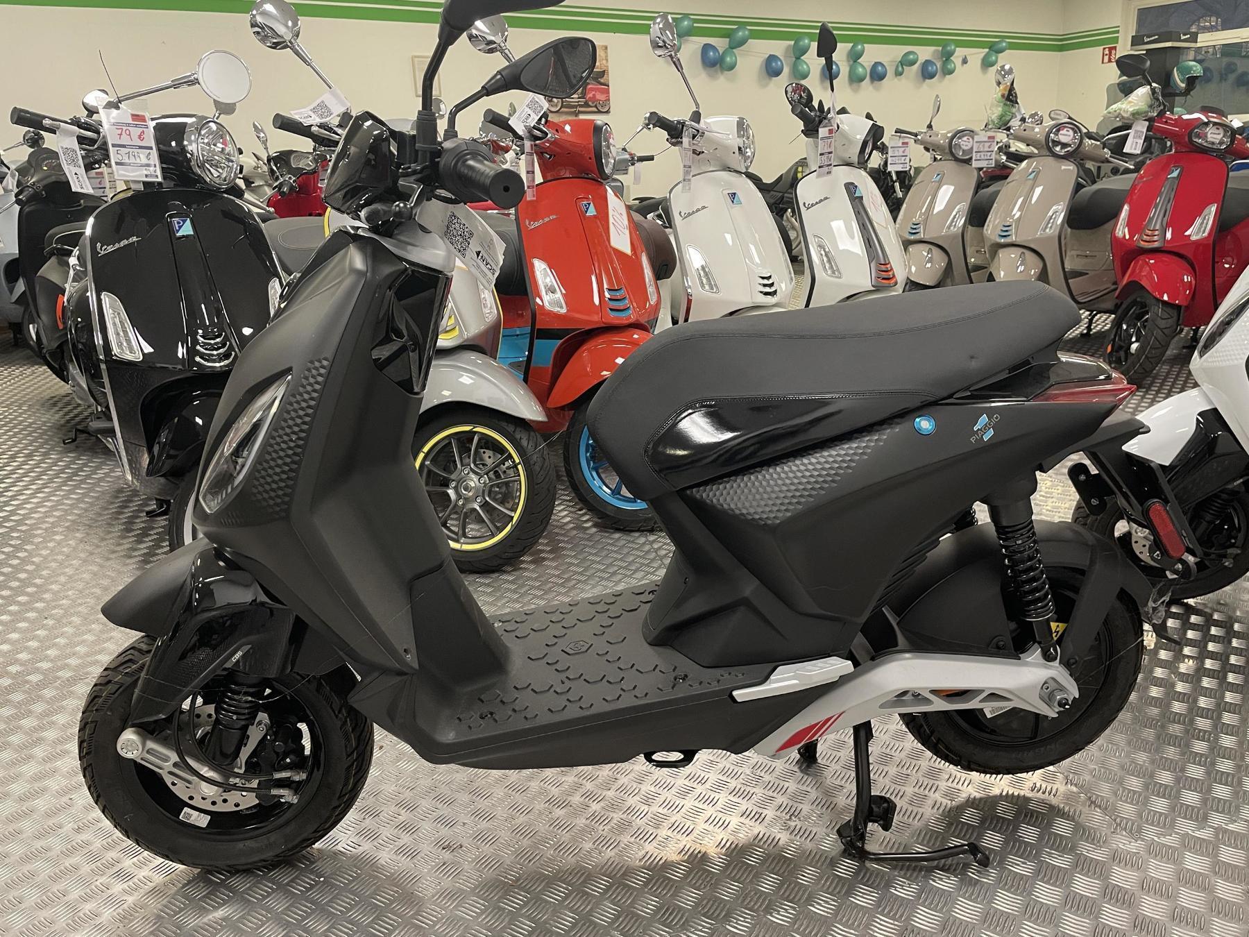 Piaggio 1 ACTIVE 125er E-Roller Akku Mobil bis 100 KM