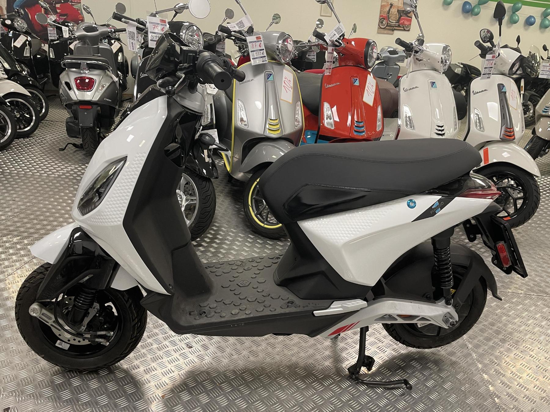 Piaggio 1 ACTIVE 125er E-Roller Akku Mobil bis 100 KM