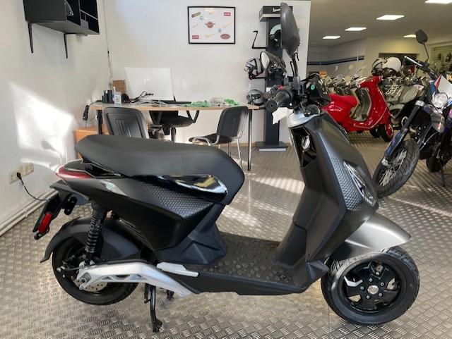 Piaggio 1 ACTIVE 125er bis zu 100 Km Reichweite