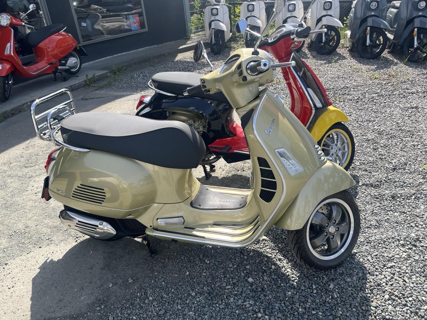 Vespa GTS SuperTech 300 ccm 75 Jahre