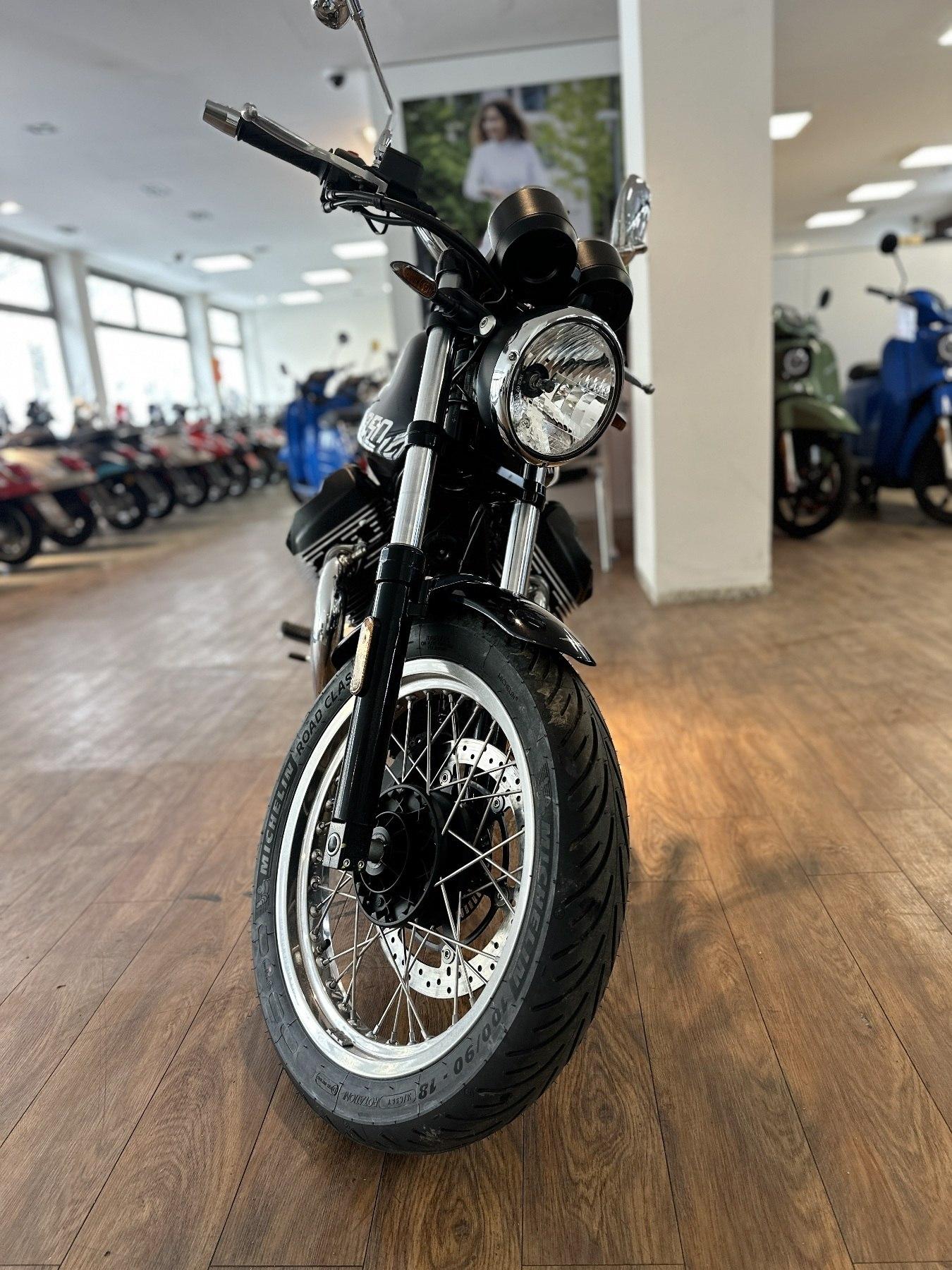 Moto Guzzi V7 IV SPECIAL E5 SILVER STRIPE V7 SPECIAL