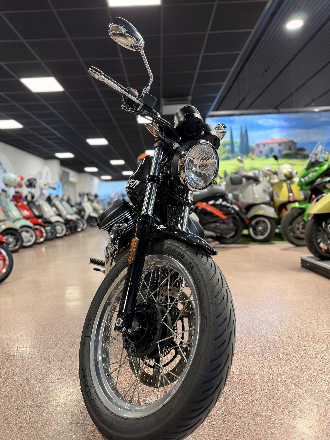 Moto Guzzi V7 IV SPECIAL E5 SILVER STRIPE  