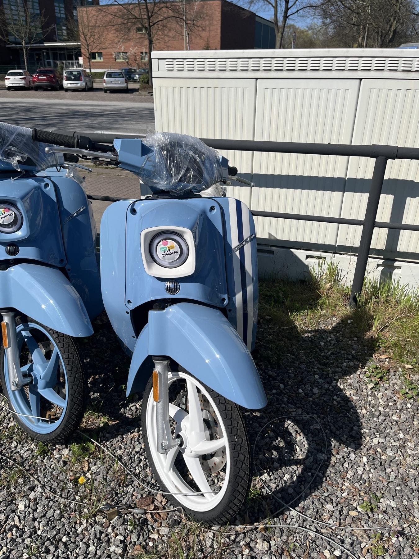 Govecs e Schwalbe Nizza 45 Km/h 1 tragbarer Akku