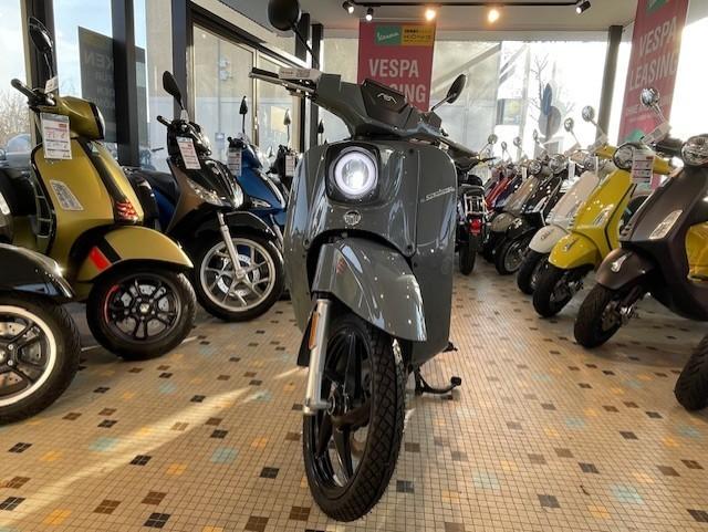 k.A. 50er: 45 km/h L1e, 2 Akkus,grau