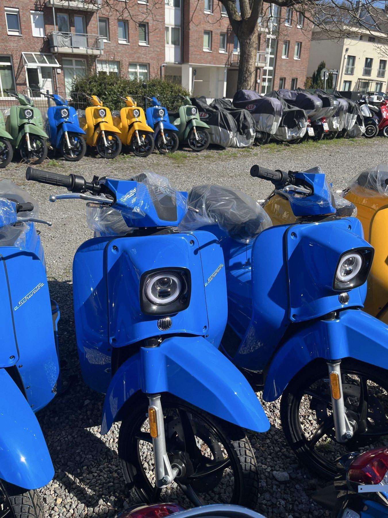k.A. 125 GT- 2 Batterien Atlanticblau Sitz: