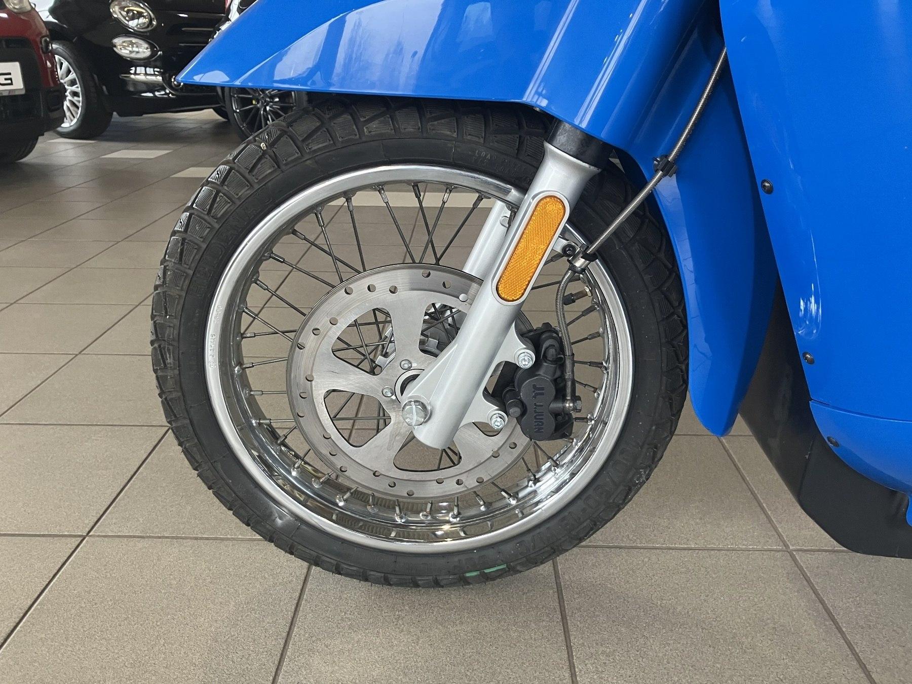 Fahrzeug-Bild 12