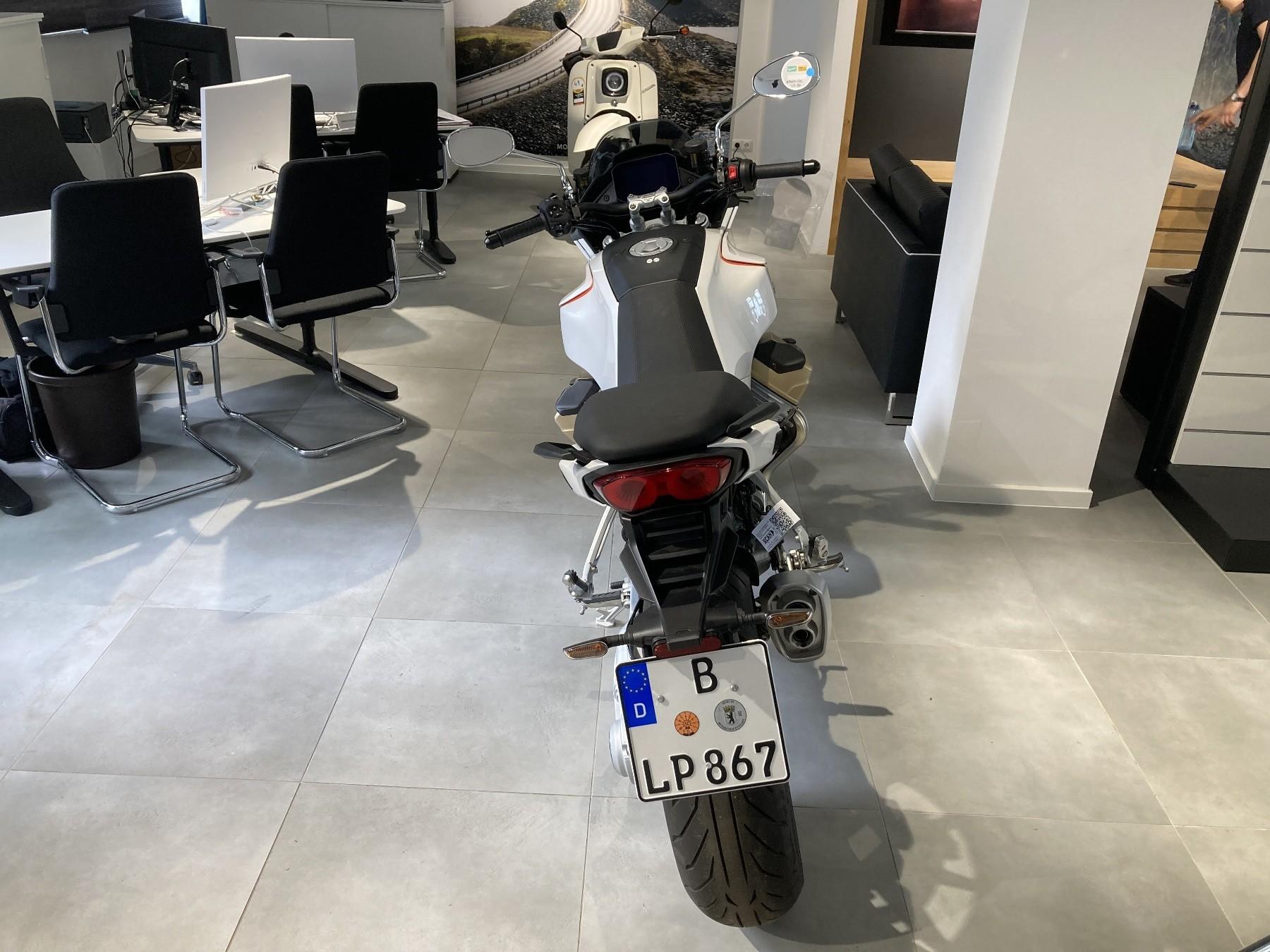 Fahrzeug-Bild 2
