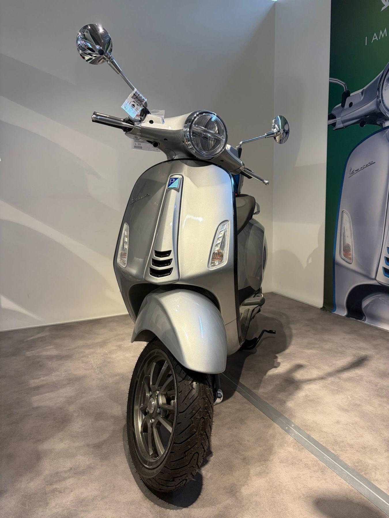 Vespa Elettrica 45 km/h  