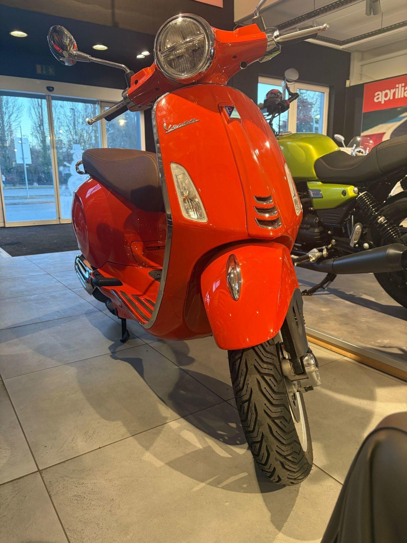 Vespa Primavera 50 LED USB ALU KAT