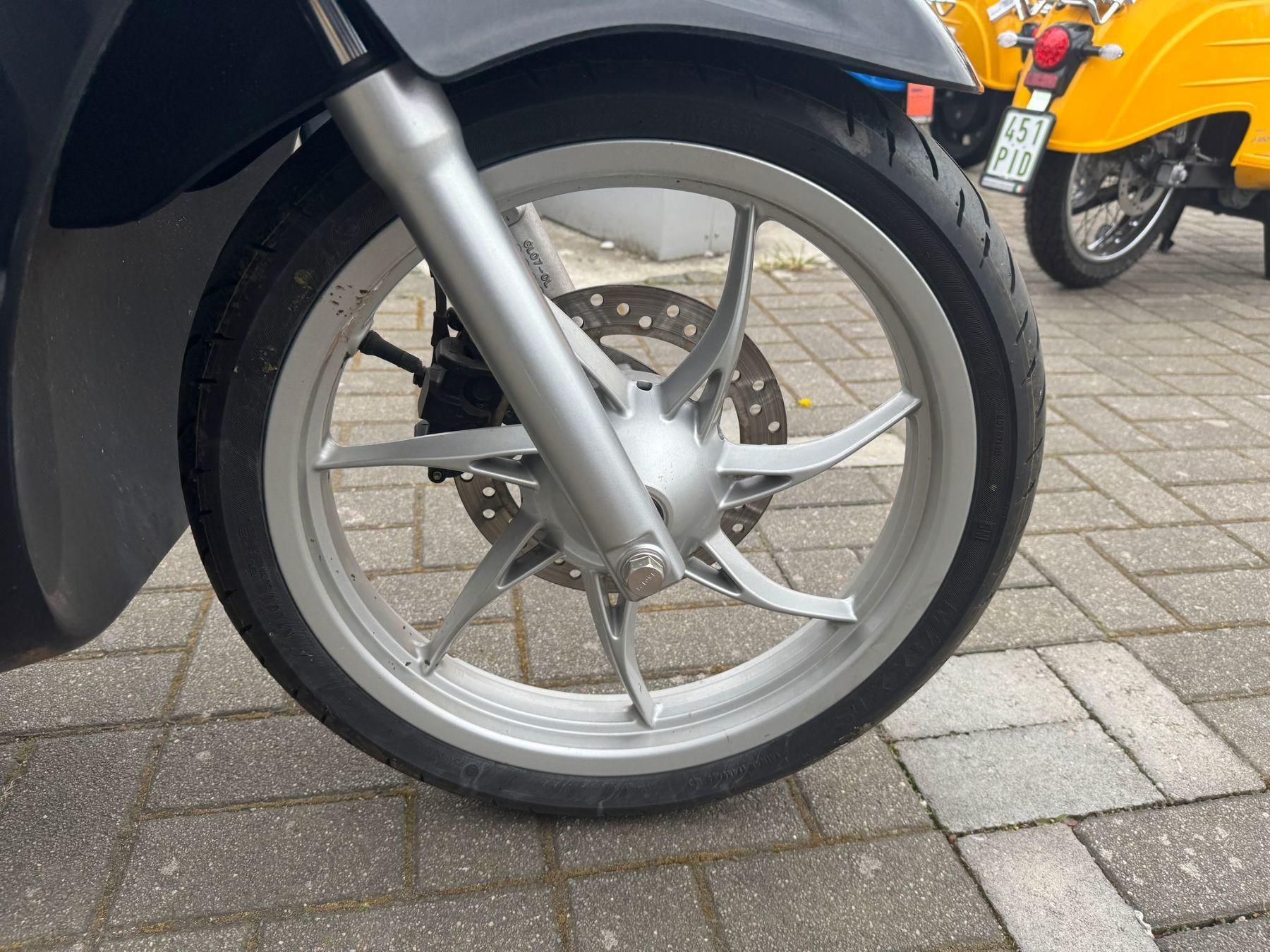 Fahrzeug-Bild 8