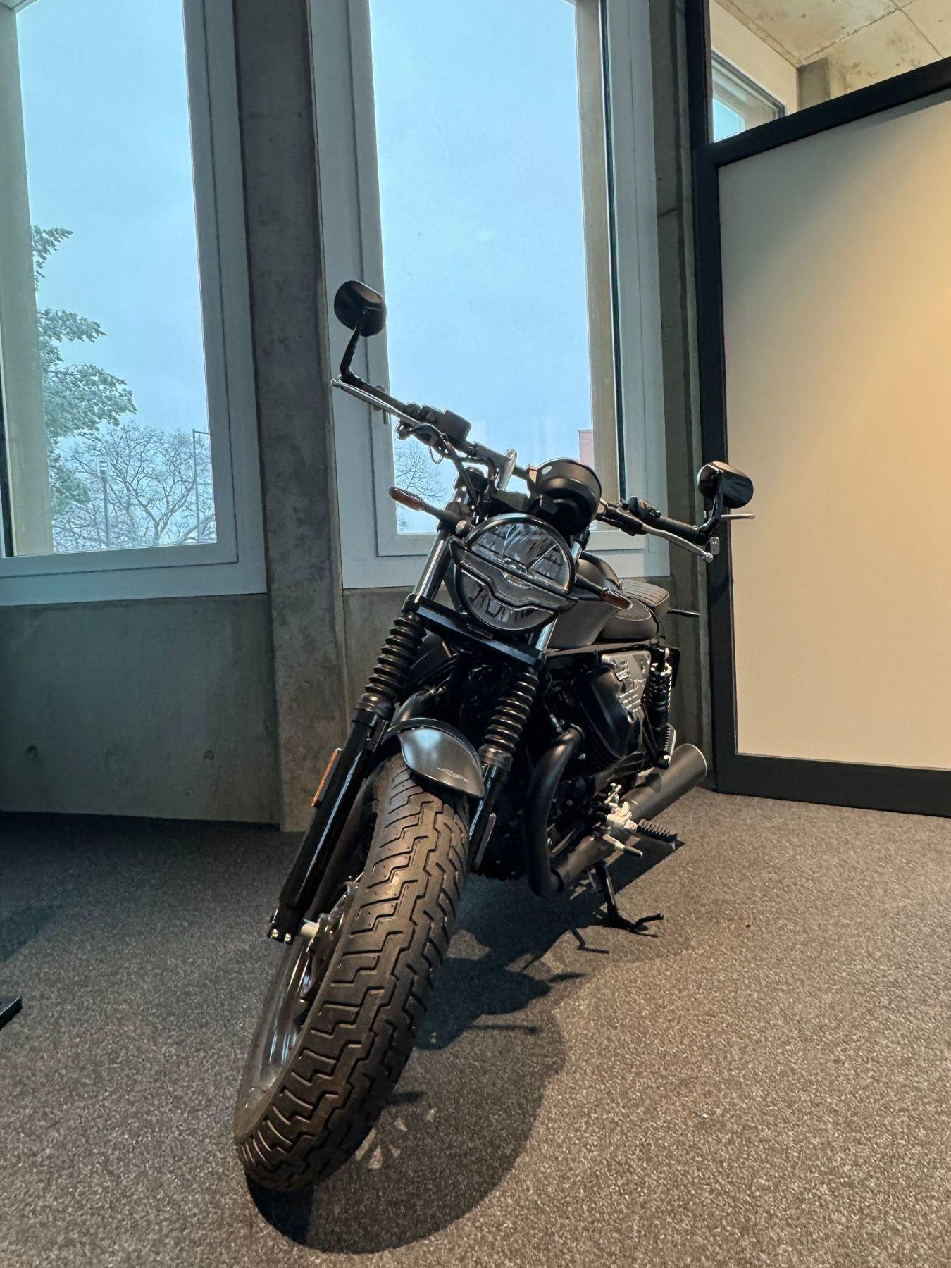 Moto Guzzi V9 BOBBER E5 SPECIAL EDITION  