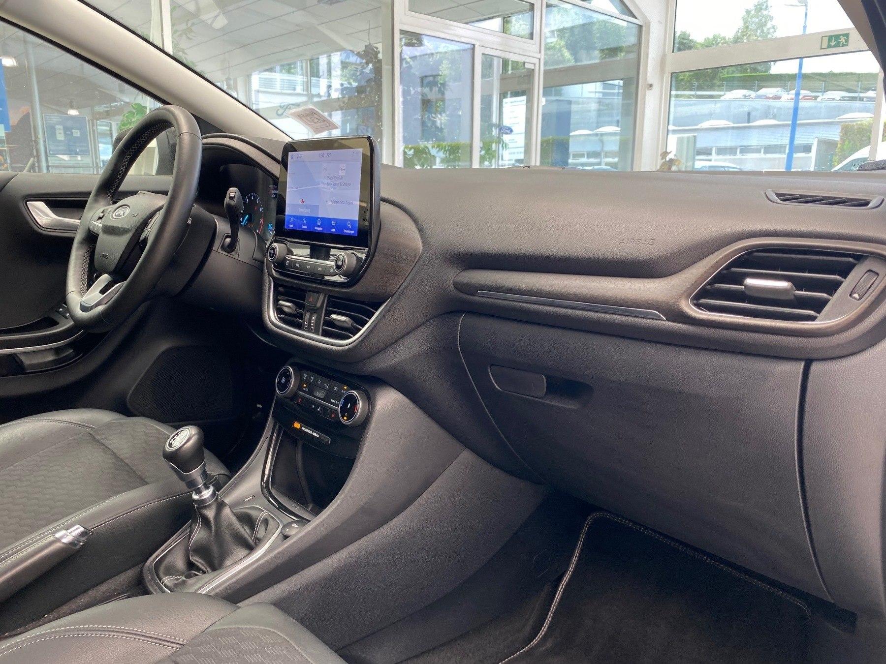 FORD Titanium X FORD Titanium X
