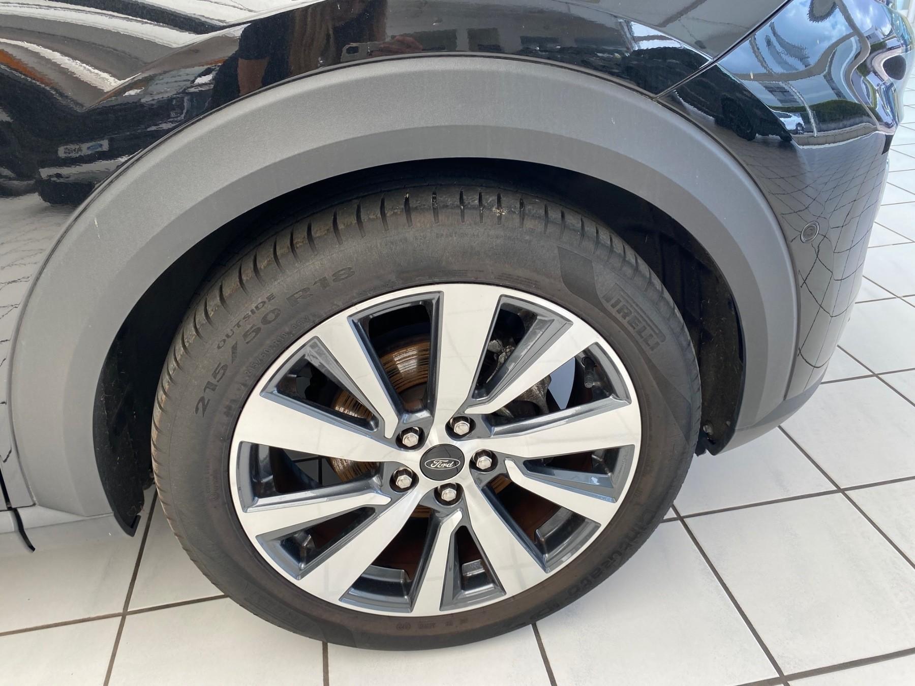 FORD Titanium X FORD Titanium X