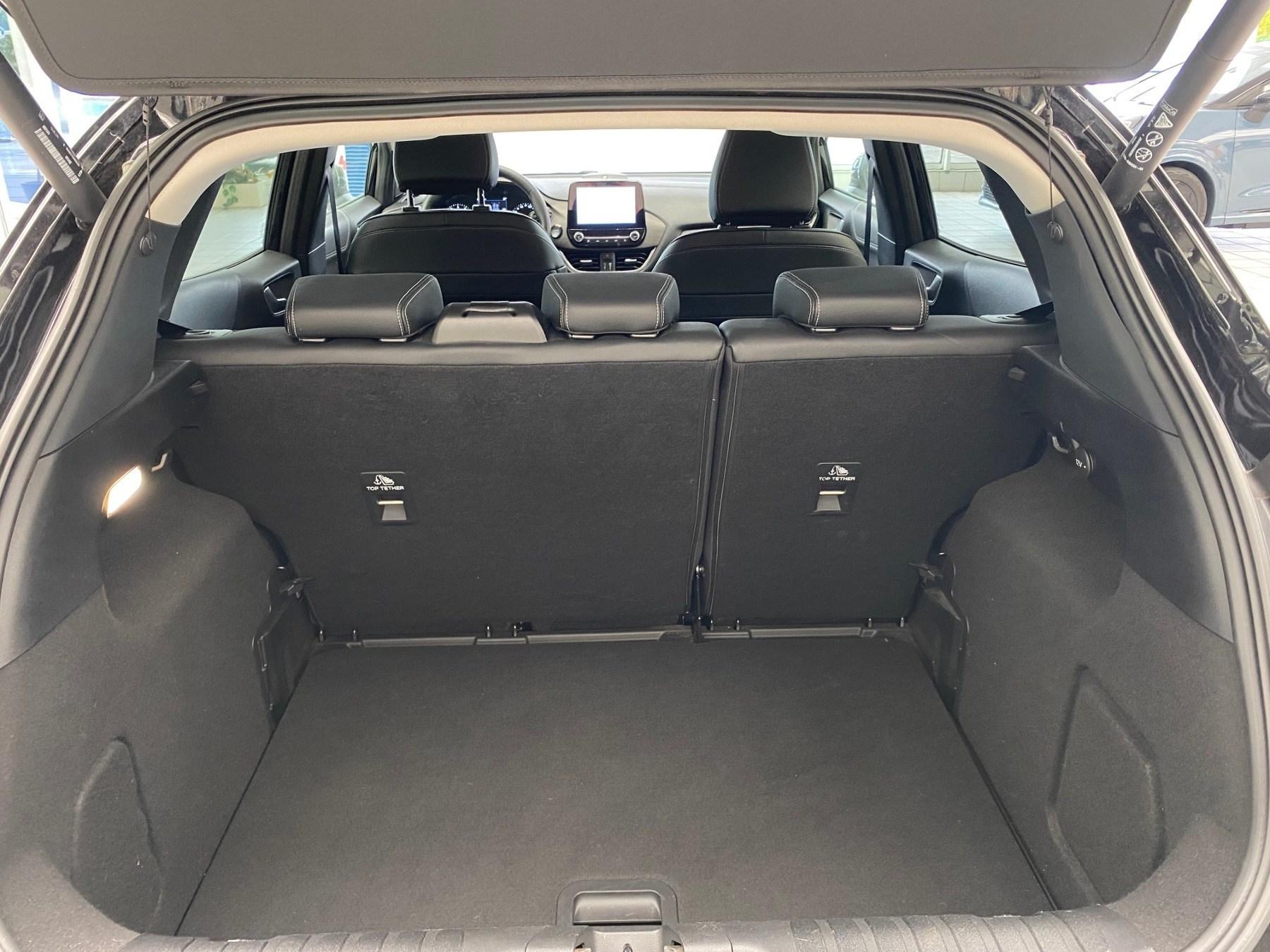 FORD Titanium X FORD Titanium X