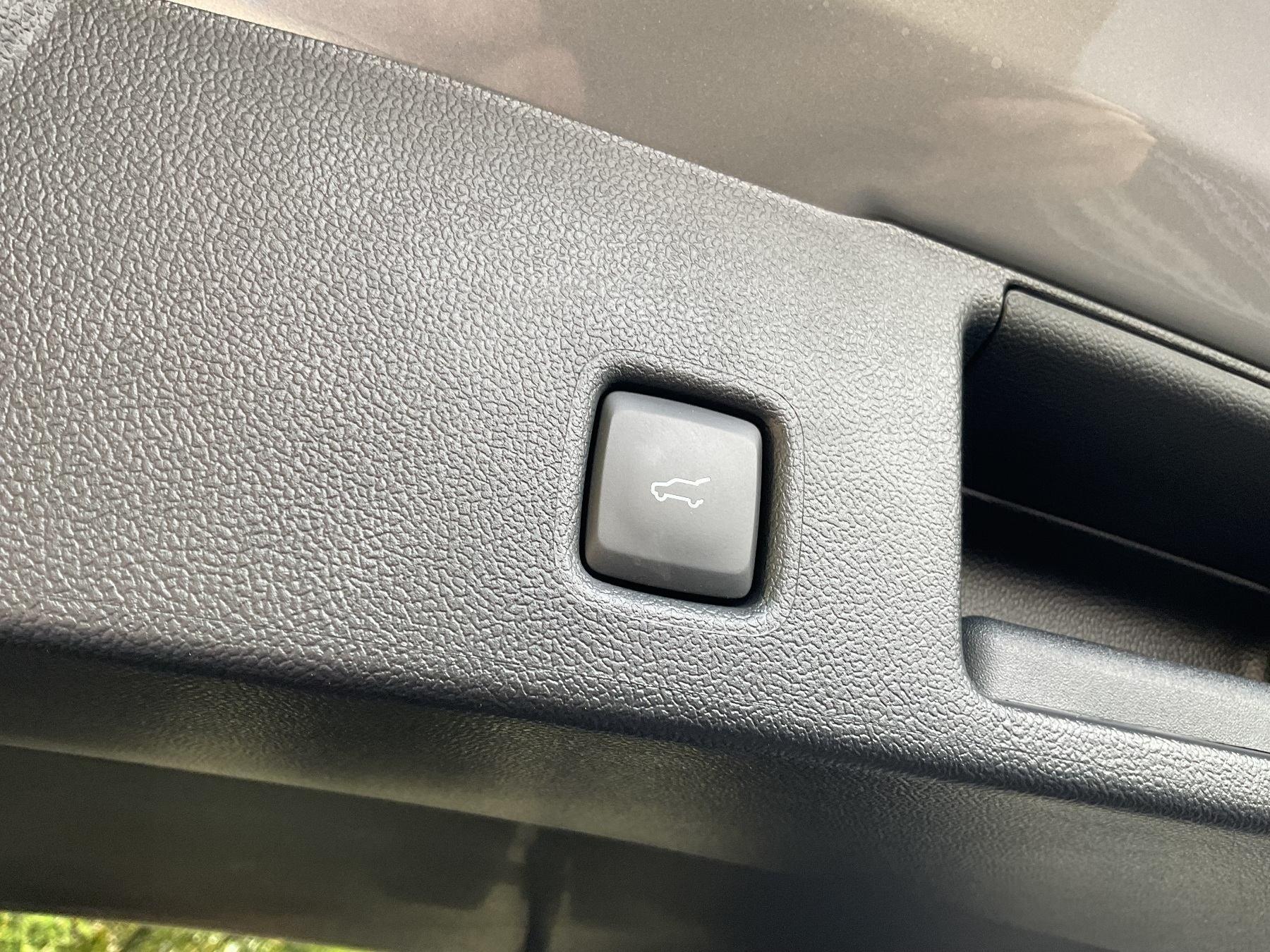 FORD Active X PHEV iACC*360*PDC*B&O*LED*SHZ*PANO FORD Active X PHEV iACC*360*PDC*B&O*LED*SHZ*PANO
