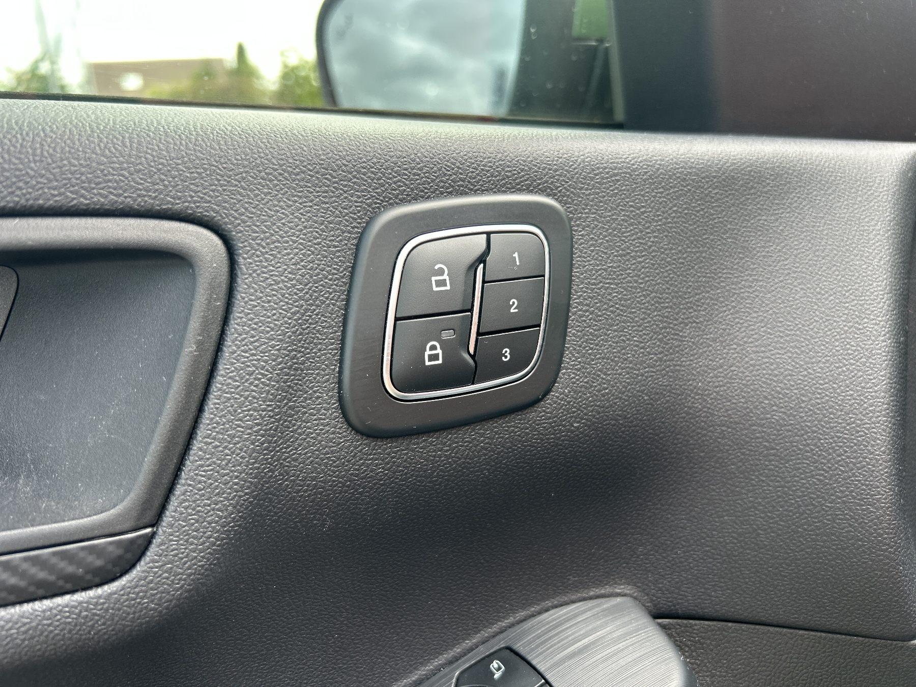 FORD PHEV ST-Line X FORD PHEV ST-Line X
