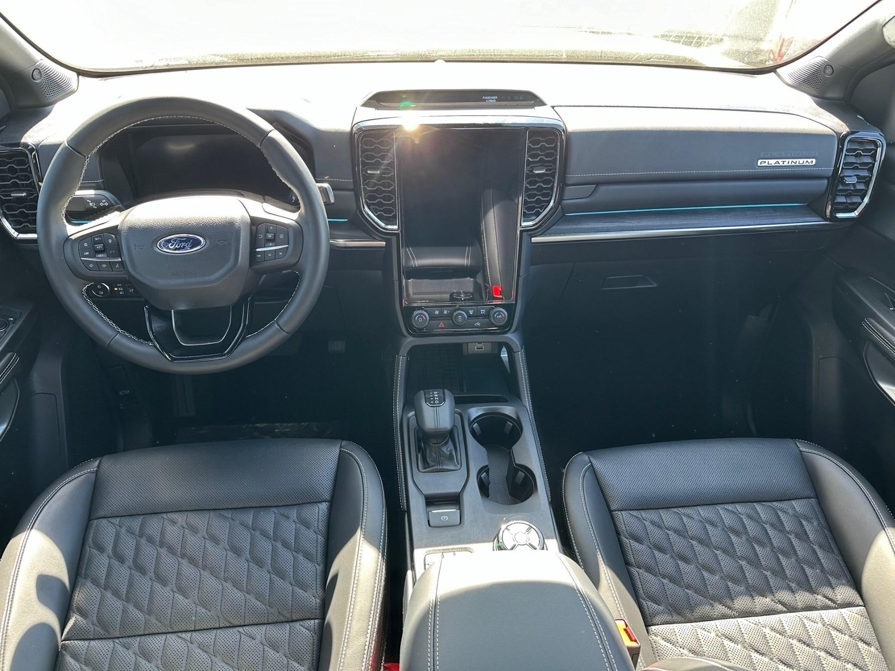 FORD Platinum, elek. Rollo, Standheizung*LAGER FORD Platinum, elek. Rollo, Standheizung*LAGER