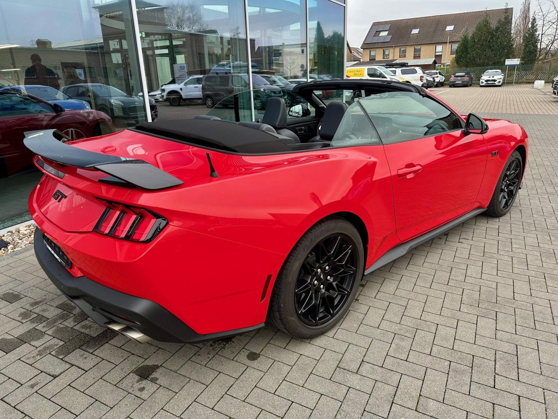 FORD Convertible 5.0l V8, MagneRide, Spoiler FORD Convertible 5.0l V8, MagneRide, Spoiler