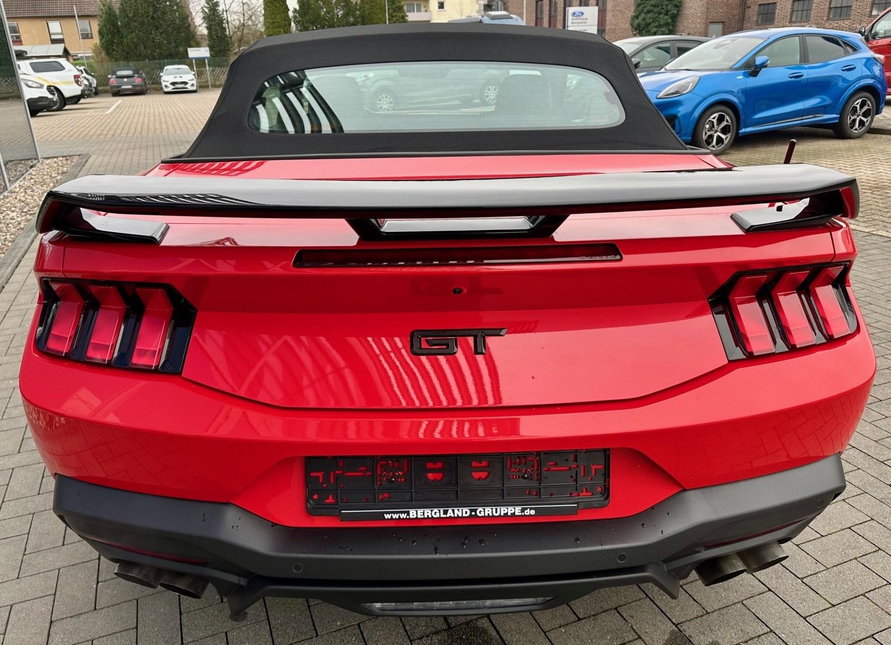 FORD Convertible 5.0l V8, MagneRide, Spoiler FORD Convertible 5.0l V8, MagneRide, Spoiler